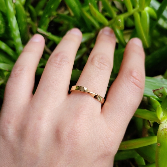 New Dainty Gold Twist Ring Band - Picture 5 of 12